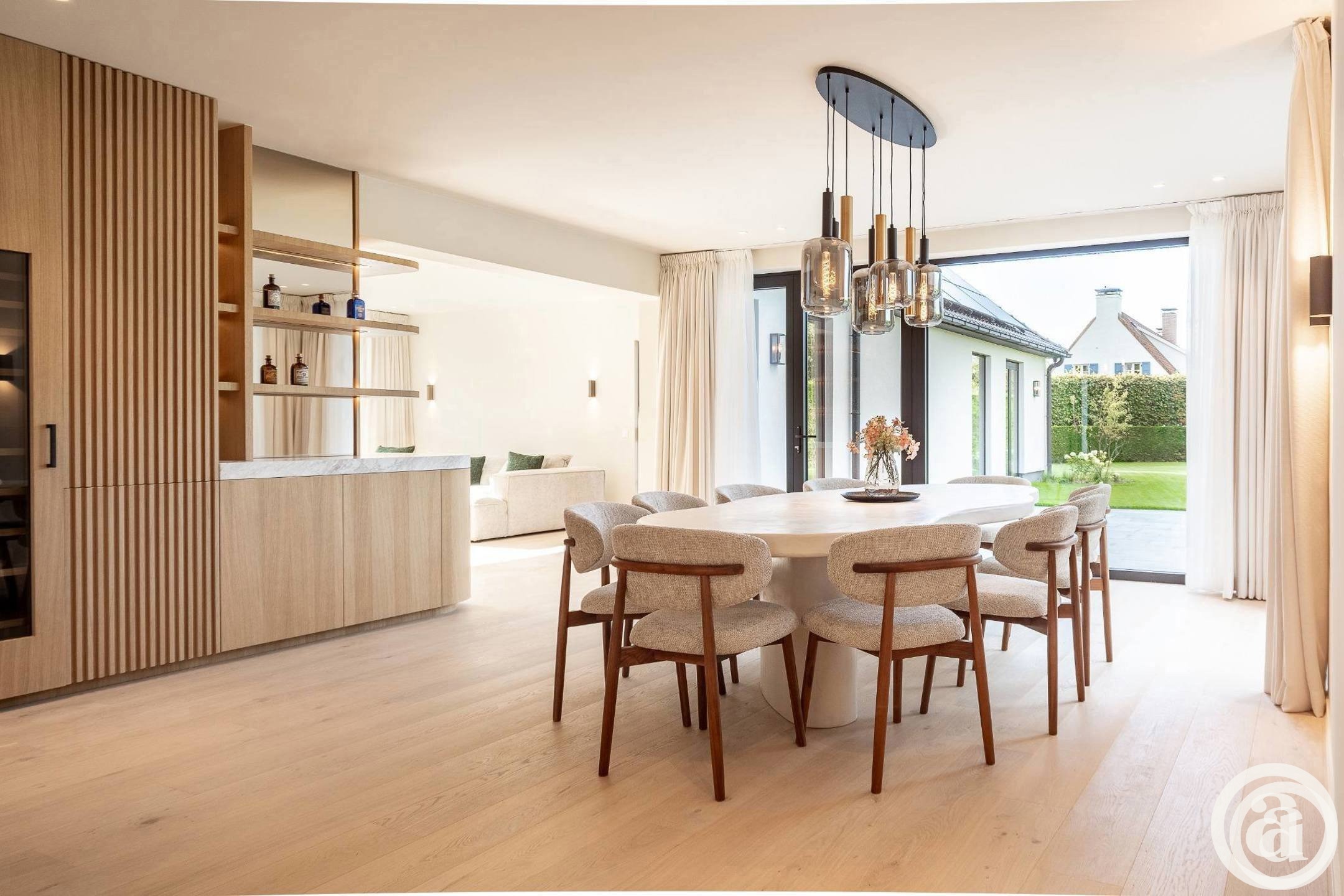 Gerenoveerde villa met 5 slaapkamers gelegen in een rustige residentiële omgeving - foto 4