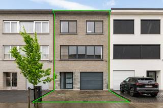 Gezellige bel-etage woning te koop in Hoevenen!In een rustige wijk in Hoevenen is deze bel-etage woning terug te vinden. Deze is centraal gelegen...