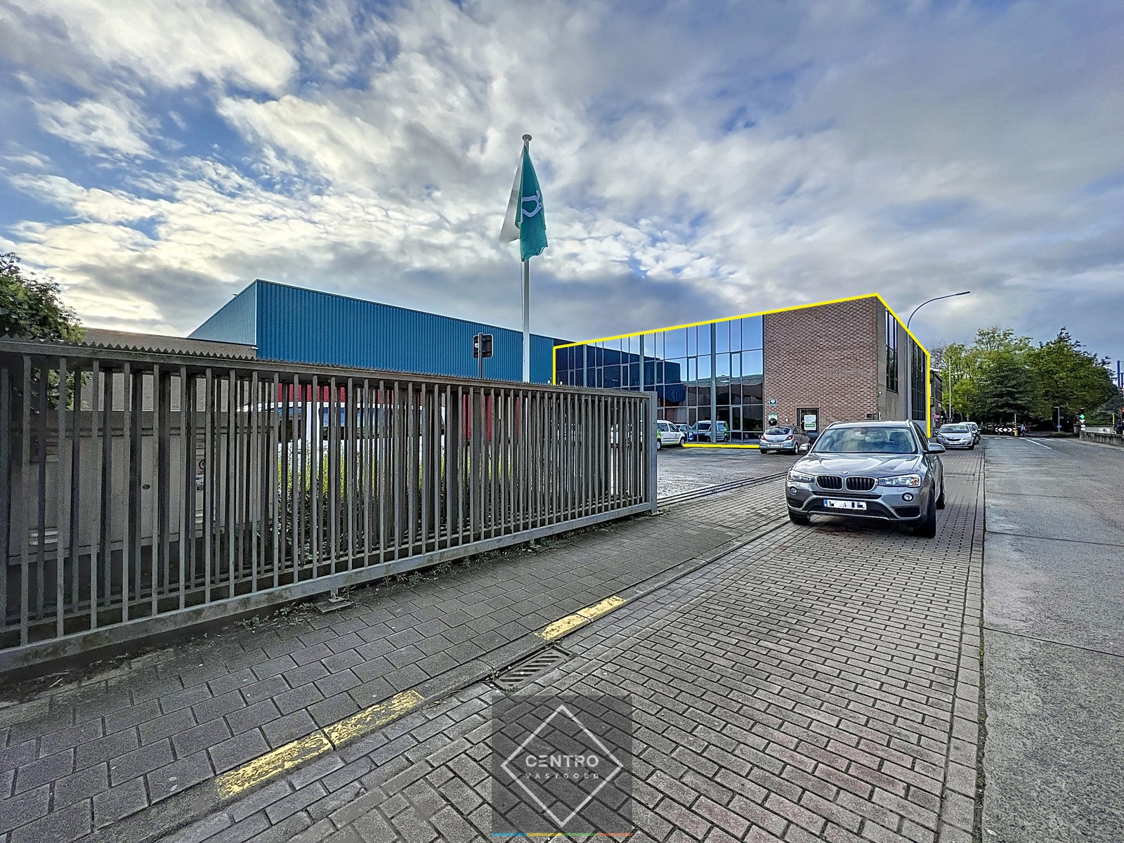 Instapklare burelen/showroom (± 1.400 m²) te ROESELARE ! - foto 2