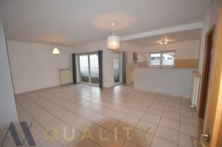 Nabij het station van Dendermonde gelegen, energiezuinig, Instapklaar gelijkvloers 3 slpk.-appartement (120 m²) met 2 badk., een...