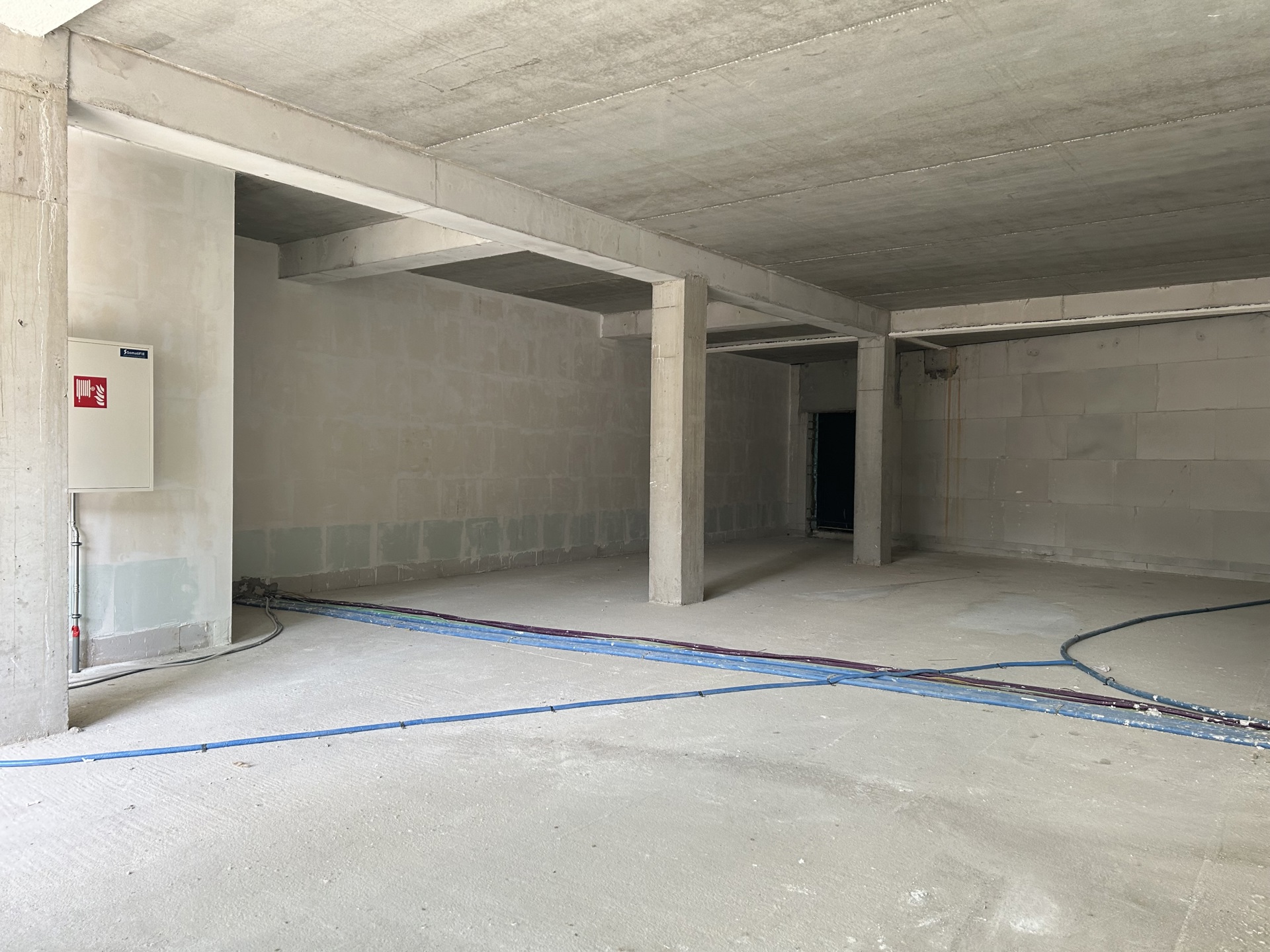 Knap casco handelspand van 155,5 m² in Residentie "De Voogdij" in het centrum van Mol. - foto 4