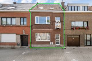 Deze ruime woning aan de Boudewijnlaan 83 in Aalst biedt een bijzonder flexibele invulling. Hoewel ze officieel vergund is als eengezinswoning, is...