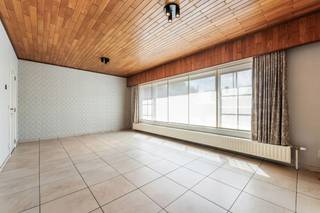 <p><span>Instapklare gelijkvloerse woning op rustige ligging</span></p><p><span> </span></p><p><span>Belangrijkste troeven:</span></p><p><span>- Reeds gerenoveerd: PVC ramen, badkamer, gasketel, isolatie zoldervloer, elektriciteit</span></p><p><span>- Volledig gelijkvloers</span></p><p><span>- Perfect instapklaar</span></p><p><span>- Uitstekend onderhouden</span></p><p><span>- Ruim perceel van 966m2</span></p><p><span>- Ideale ligging: nabij school, winkel, bakker en in een rustige straat</span></p><p><span>- Vlakbij natuurdomein De Keiheuvel - De Most</span></p><p><span>- Extra's: rolluiken, kruipkelder</span></p><p><span> </span></p><p><span>Bekijk zeker ook onze grondplannen met de afmetingen. Zo krijgt u van thuis uit al een perfect beeld van wat deze woning te bieden heeft!</span></p><p><span>Wenst u meer info of een vrijblijvende bezichtiging, contacteer dan ons kantoor op het nummer 014 39 99 99 en wij helpen u graag verder.</span></p>