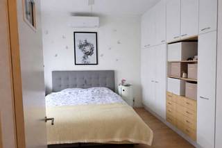 Grondoppervlakte 646M²Woonoppervlakte 194M²EPC B 17512 Zonnepanelen 4,2KW piek (2020)5 Airco's koelen/verwarmenAsbestkeuring = geen asbest...