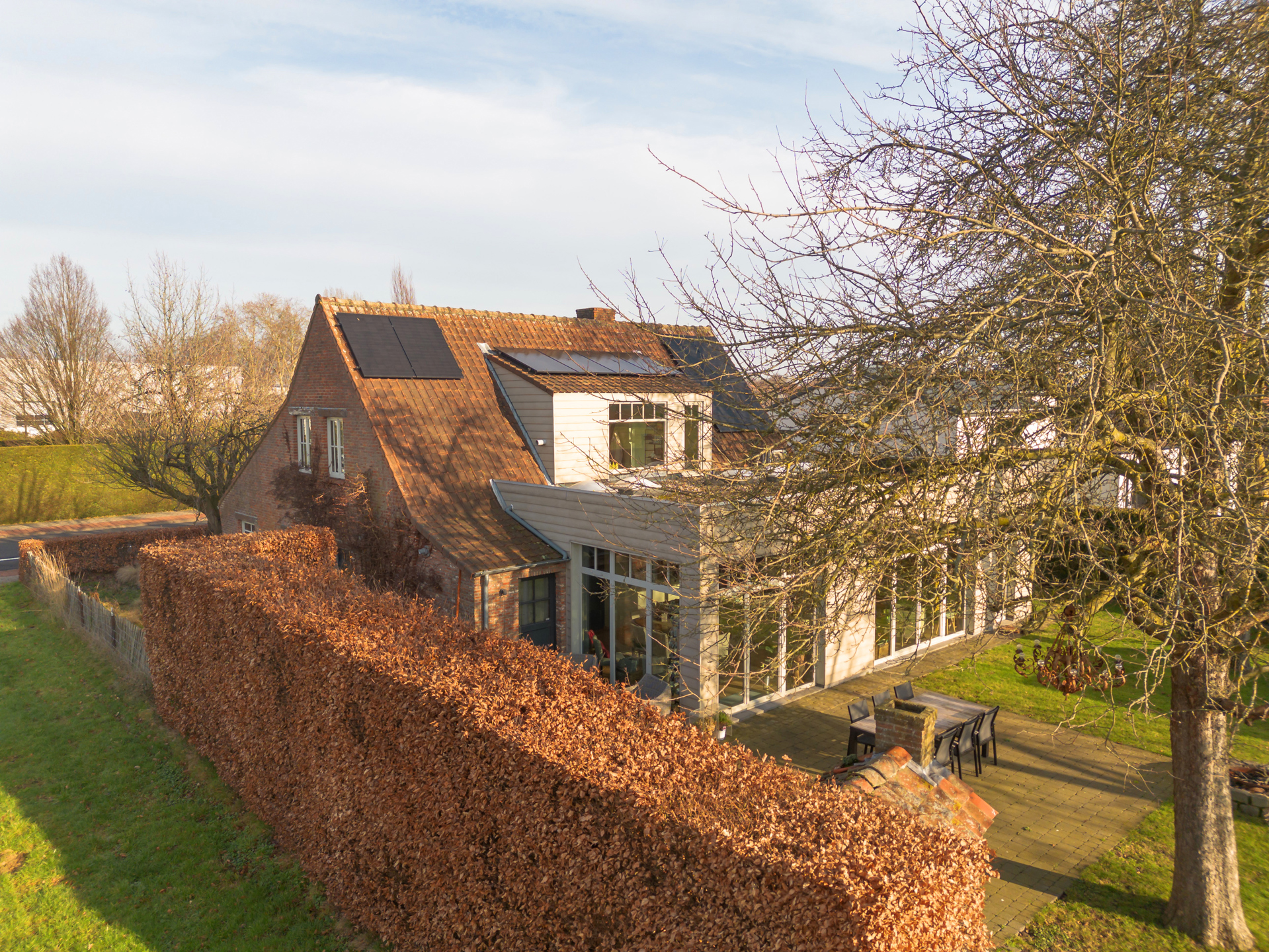 Cosy open bebouwing met 4 slaapkamers, grote ZW tuin en garage. - foto 3