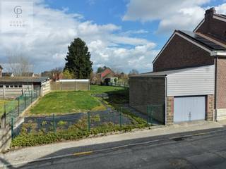 1 percelen bouwgrond te koop in de Vredestraat voor half open bebouwingLot 2: 3are68ca (breedte 12,00 meter, diepte 31,55m)Rustig gelegen in een...