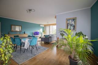 Appartement de 115 m² au rez-de-chaussée avec 2 chambres et 2 terrasses.  ...