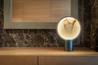 Dit uitzonderlijk luxe appartement te Kempische Kaai 9 in Hasselt met een bewoonbare oppervlakte van 235 m² en 52 m² zuidgerichte terrassen (3...