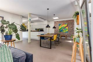 Uniek huis met winkel, atelier of bureel te koop in Hoboken ideaal gelegen tussen Antwerpen en BrusselOp een steenworp van Antwerpen vind je deze...