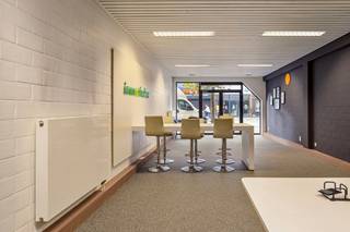 Nieuwe prijsKantoorruimte/winkelruimte van +/- 115 m² op slechts enkele stappen van het station. Epc-niet residentiële eenheid: B (Horeca niet...