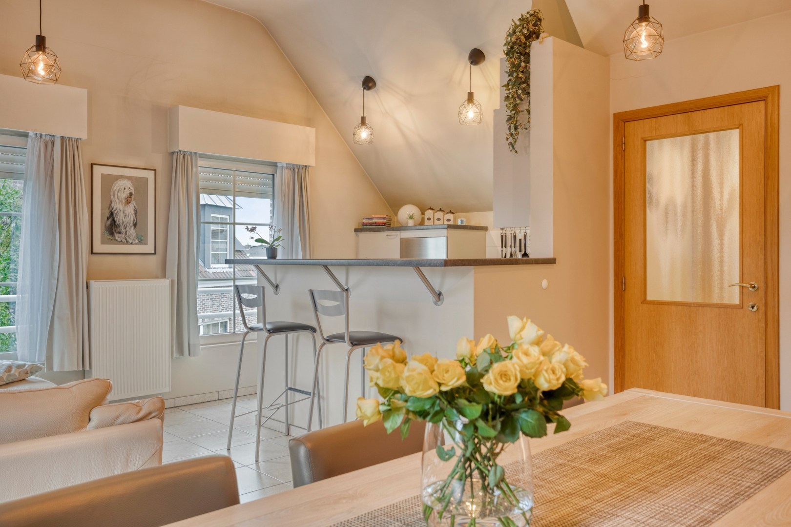 Stijlvol dakappartement met 2 slaapkamers en alle comfort - foto 1