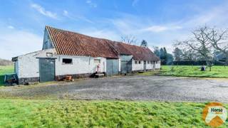 EERSTE BEZOEKDAG ZONDAG 1 MAART 2026 VAN 14U TOT 16U (ENKEL OP AFSPRAAK!!)SINT-MARTENS-LATEM- Uniek gelegen hoeve met aanpalende grondOp een...