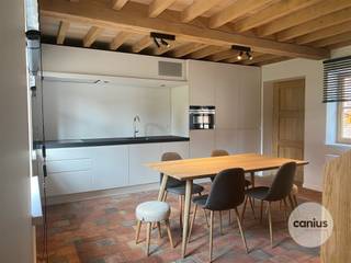 GERESTAUREERDE BEGIJNHOFWONING TE SINT-TRUIDEN Aan de stadsrand van Sint-Truiden, treffen wij op het Begijnhof deze unieke woning aan gelegen op een...