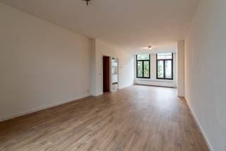 Op zoek naar een lichtrijk en modern appartement met alle troeven van het bruisende Zuid binnen handbereik? Dit appartement ligt op een steenworp...