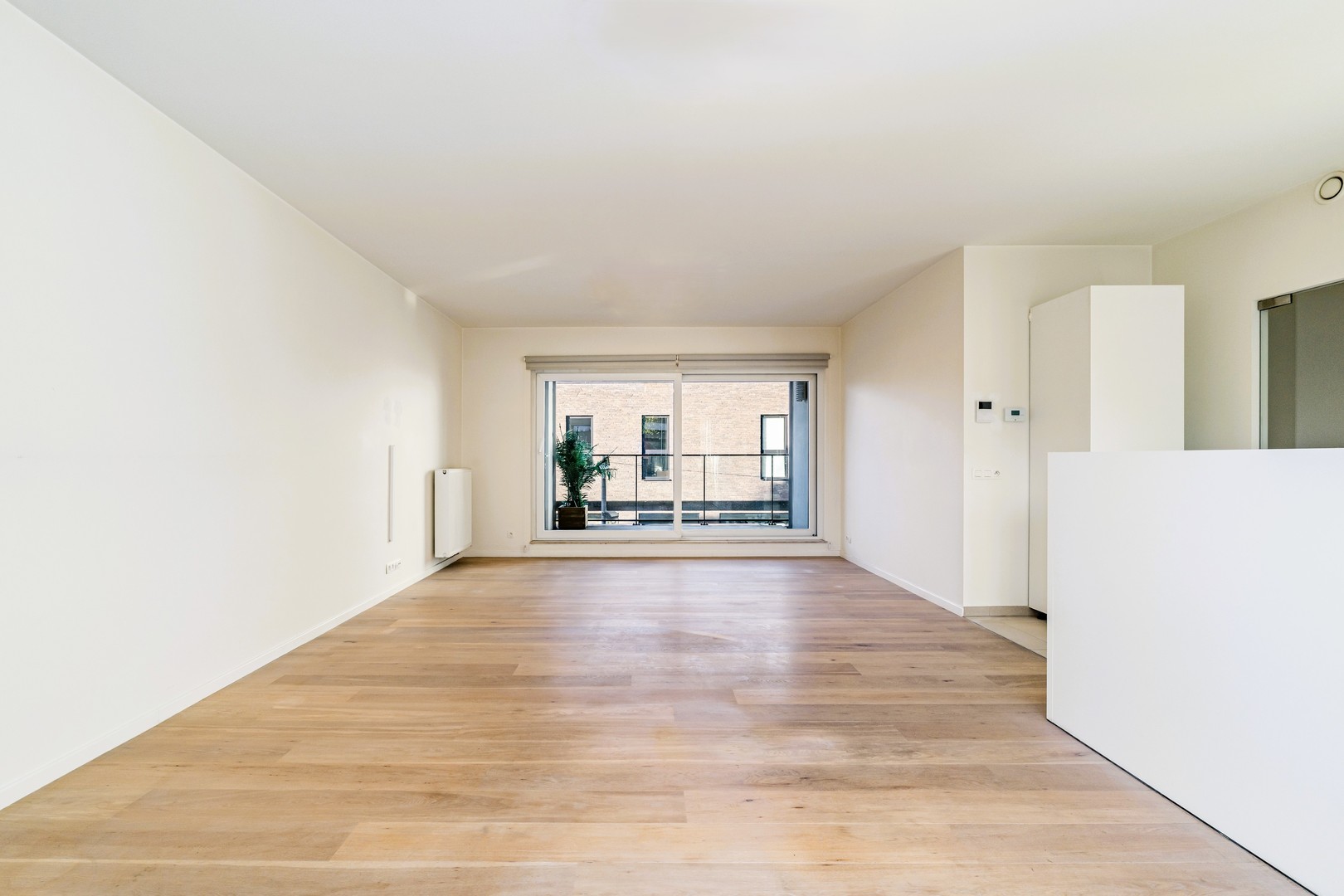 Instapklaar 2-slaapkamerappartement met terras, garage en autostaanplaats in het centrum van Roeselare - foto 3