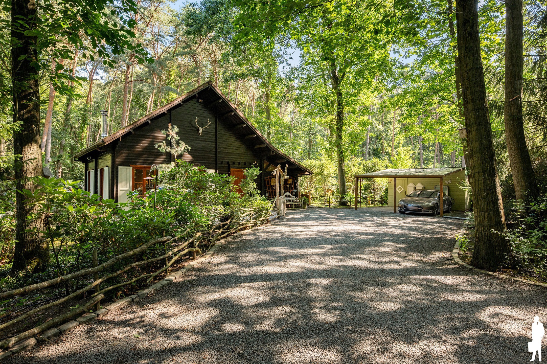 Charmante woning met volledige onderkeldering en achterliggend bos van ca. 31.493 m² - foto 4