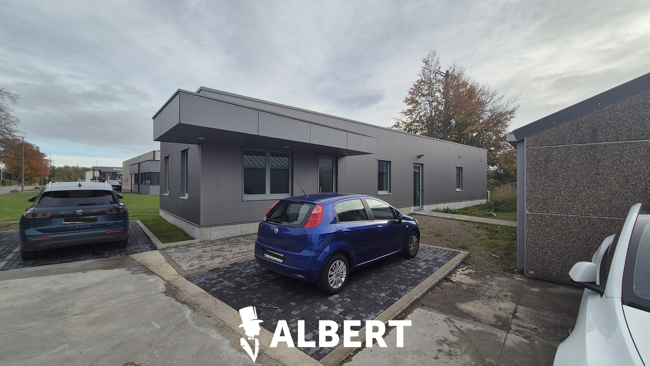 Industriële site met kantoorgebouw en hallen - foto 4