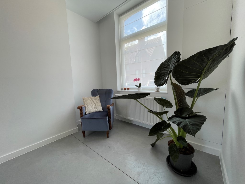 Volledig gerenoveerde woning in centrum Brugge, met terras, tuin én fietsdoorgang - foto 4