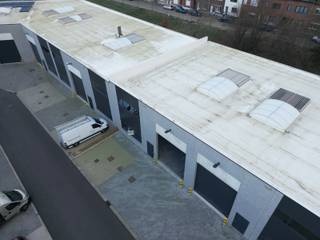 Uitstekend gelegen KMO-unit B08 van 214 m² grondoppervlakte, plus mezzanine van 33 m² (te gebruiken als opslag of als bureel) met 2...