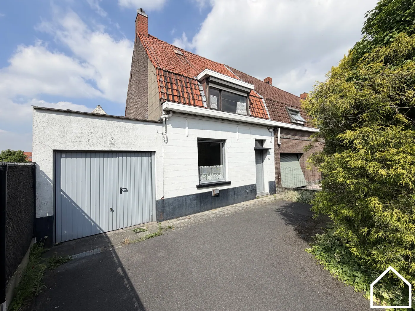 TE RENOVEREN WONING OP EEN LEUKE LOCATIE MET 2-3 SLPKS, GARAGE EN TUIN - foto 2