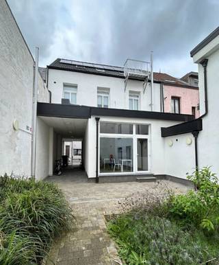 Op zoek naar een comfortabele studentenkamer in het hart van Mechelen? Dit recent vernieuwde studentencomplex biedt moderne kamers met alles erop...