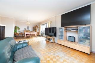 MOLENBEEK-SAINT-JEAN, Machtens district, spacious apartment with a living area of ± 120m² located on the 9th floor. It is composed as...