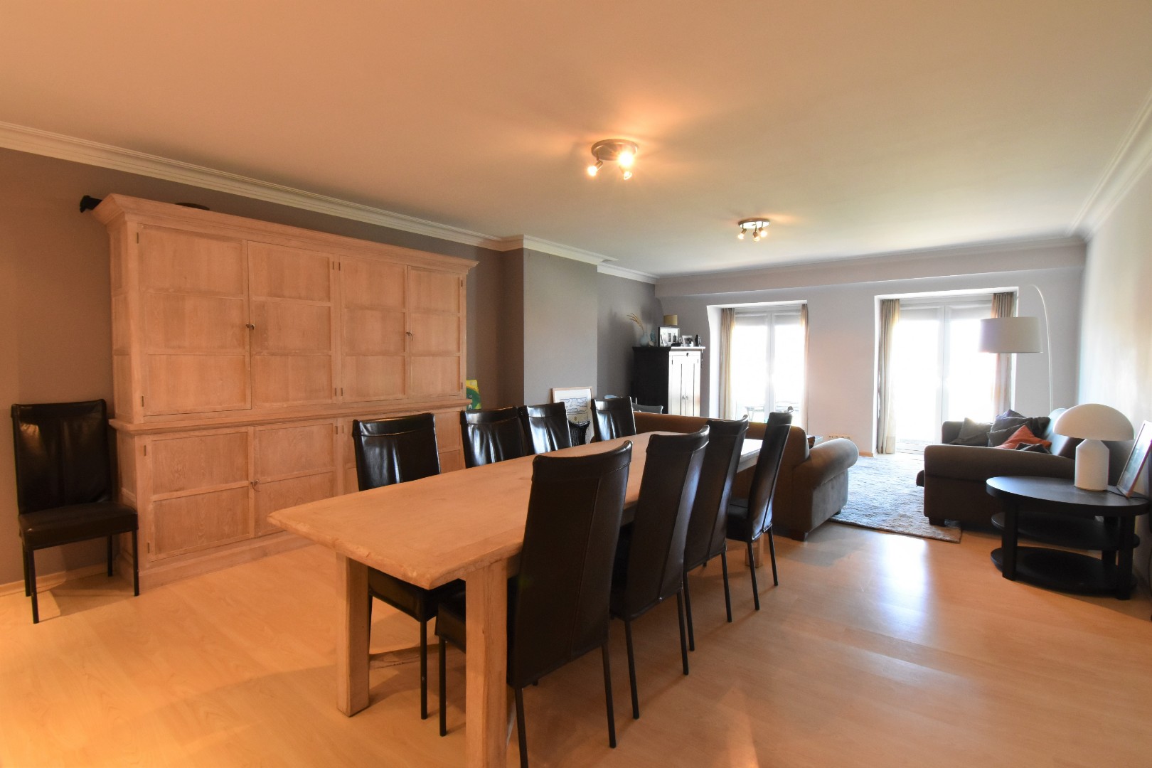 Ruim gemeubeld appartement met zicht op het Stubbenpark inclusief garagebox te Duinbergen - foto 2