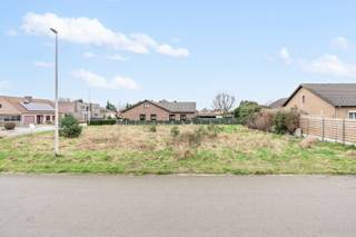 Ontdek deze mooie, ruime bouwgrond van 803 m² voor een open bebouwing. Het hoekperceel bevindt zich in een rustige residentiële omgeving van...