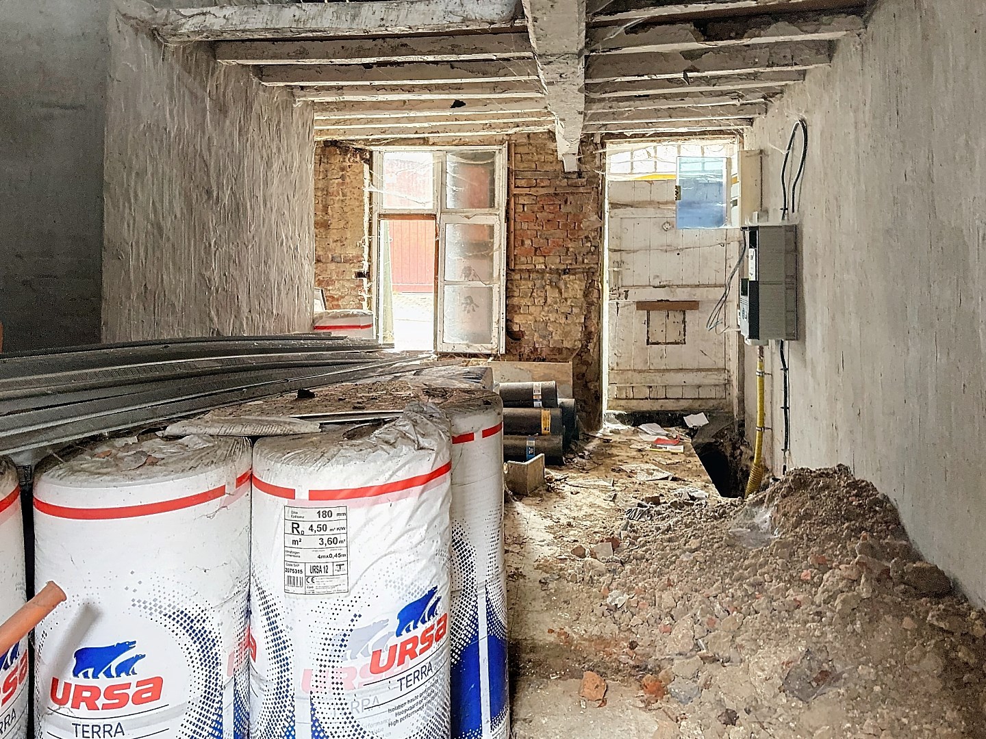 TOTAAL TE RENOVEREN WONING MET TUIN - foto 4