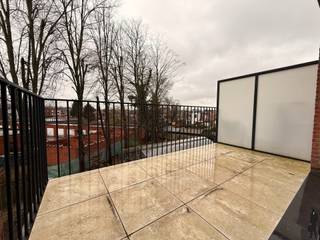 Recent appartement met 2 slk, terras en ondergrondse parking te Lier.Algemeen:- Energiezuinig appartement- Goed gelegen nabij centrum Lier, station,...