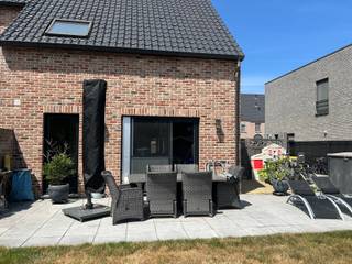 Ben jij op zoek naar een gezellige halfvrijstaande woning in een leuke buurt? Dan hebben wij gevonden wat jij zocht!<br /><br />INDELING:<br />Gelijkvloers:<br />- Inkomhal<br />- Keuken<br />- Eetkamer<br />- Woonkamer<br />- Berging/wasplaats<br />- Apart toilet<br />- Tuin<br />- Terras<br />- Tuinhuis<br /><br />Eerste verdieping:<br />- Slaapkamer 1<br />- Slaapkamer 2<br />- Slaapkamer 3<br />- Badkamer<br />- Apart toilet<br /><br />Tweede verdieping:<br />Zolderverdieping<br /><br />LIGGING:<br />- De woning is gelegen in een jonge buurt in Kaulille. <br />- Scholen, horeca, winkels en het openbaar vervoer bevinden zich op fietsafstand. <br /><br />EXTRA TROEVEN: <br />- De woning is energiezuining.