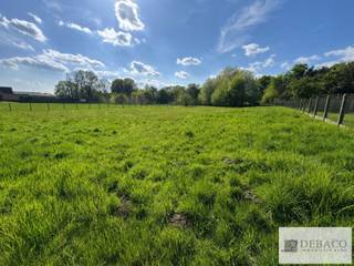 Goed gelegen bouwgrond voor OB op 966m² in Hulshout! <br /><br />Het perceel heeft een totale oppervlakte 966m².<br /><br />Geen bouwverplichting.<br /><br />Plan en stedenbouwkundige voorschriften te verkrijgen via kantoor.<br /><br />Meer info: www.debaco.be of bel 014/73.77.77