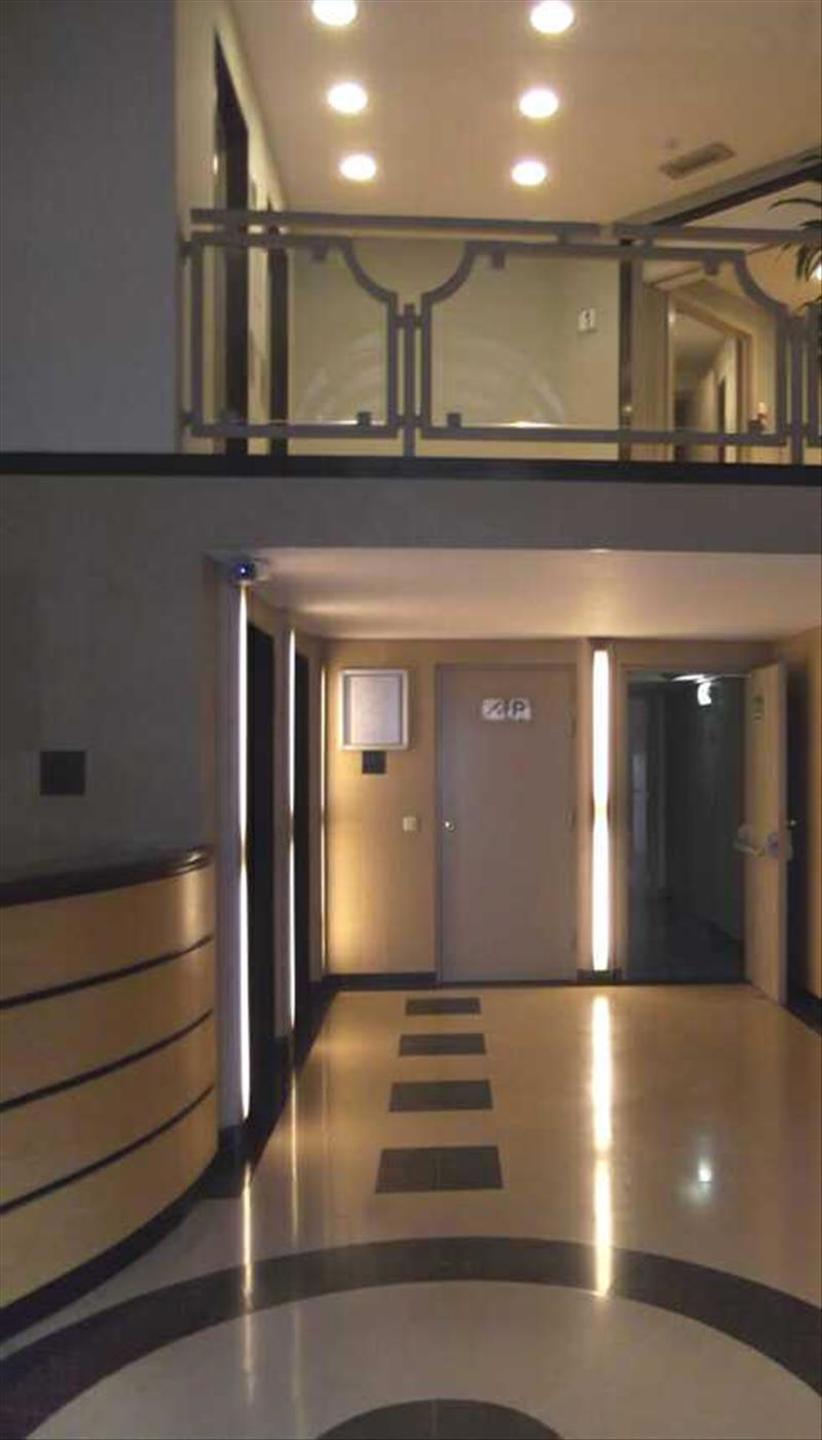Commercial for rent in Etterbeek - photo 2
