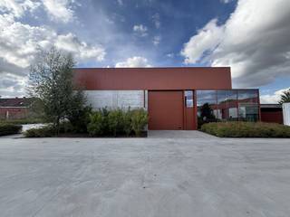 Magazijn van ca. 261 m² te huur in Kortrijk in het nieuwbouwproject BOXX. Het magazijn is gelegen in de nabijheid van diverse invalswegen en de...