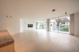 TE HUUR: Uitzonderlijk appartement op de Kustlaan met zuidgericht terrasHet exclusieve en prestigieuze nieuwbouwproject “Coast House” geniet een zeer...