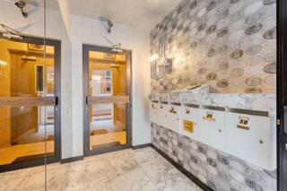 <p><span>Goed gelegen tweeslaapkamerappartement te Sint-Amandsberg.</span></p><p><span> </span></p><p><span>Dit op te frissen appartement beschikt over een praktische indeling met een inkomhal, ruime leefruimte, keuken, 2 slaapkamers en een badkamer met douche, toilet en lavabo.</span></p><p><span> </span></p><p><span>Daarnaast beschikt het appartement over 2 terrassen, een afgesloten zolderberging en een garage met sectionaalpoort. </span></p><p><span> </span></p><p><span>Een interessante opportuniteit voor wie op zoek is naar een appartement met voldoende bergruimte op een goede locatie, of een interessante investering.</span></p><p><span> </span></p><p><span>Contacteer Dries van Pattymo voor meer informatie of een bezoek via dries@pattymo.be of 0488/907820. </span></p><p><span> </span></p>