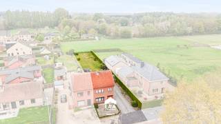 Te koop: halfopen gezinswoning in Hechtel met vrij zicht over weilanden en groene omgeving. Deze woning uit 1955 biedt een solide basis die u naar...