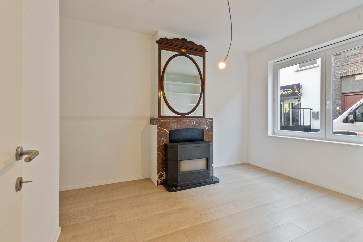 VEURNE: Charmant gerenoveerde en instapklare rijwoning pal in het historisch centrum van Veurne met alle nieuw comfort en 2 slaapkamers. - foto 5