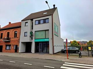 Uitstekend gelegen winkel- of kantoorruimte te Geel-centrum bestaande uit: commerciële- of kantoorruimte (+/-100m²), bergingen, apart toilet...