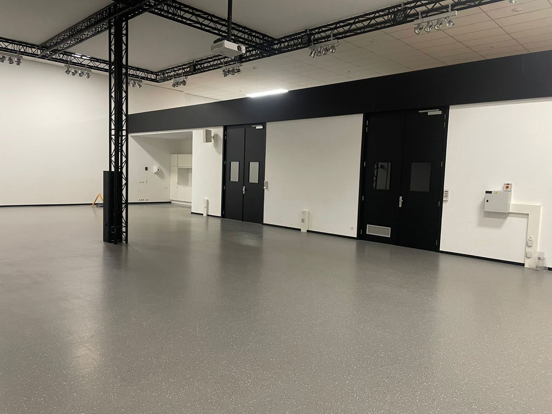 Commercial for rent in Zaventem - photo 1