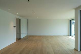 Disposition - 2e étage : - hall d'entrée avec vestiaire et toilettes invités- un espace de vie spacieux avec vue sur la Lys- cuisine ouverte avec...