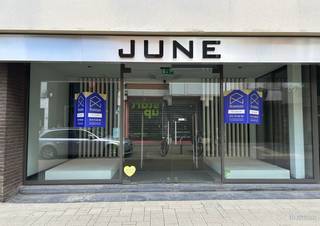 Ruim handelspand met tal van mogelijkheden in het centrum van Tessenderlo te koopIn het centrum van Tessenderlo, in de Neerstraat, bevindt zich op...