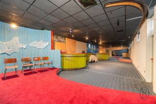 Mixed-use property fully to renovate, offering powerful upside after transformation. Layout: GF: commercial/professional area, living room,...