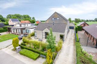 Deze riante woning is landelijk gelegen doch nabij het het centrum van Geel en met een goede verbinding met de E313 en de omliggende gemeenten...