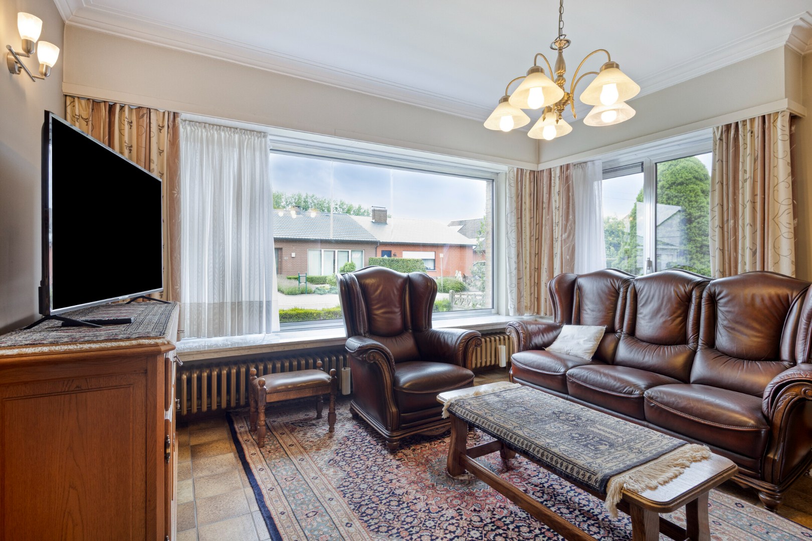 Ruim ingedeelde woning met ioa 4 slpks op een rustige en centrale ligging. - foto 4