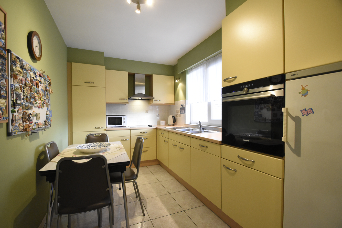 Lichtrijk appartement met autostaanplaats in Burcht - foto 2