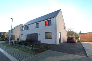 Energiezuinige nieuwbouwwoning te huur gelegen langs de Hooiopperstraat in Sijsele. Deze woning beschikt over alle nodige hedendaagse comfort en is...