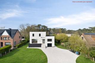 Ontdek deze prachtige, volledig gerenoveerde woning waar modern comfort en tijdloze elegantie hand in hand gaan. Gelegen in een bijzonder rustige...