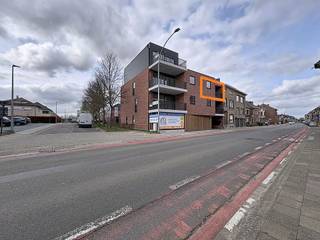 Op een toplocatie in Ninove bevindt zich dit volledig afgewerkte nieuwbouwappartement op de tweede verdieping. Scholen, winkels, openbaar vervoer...
