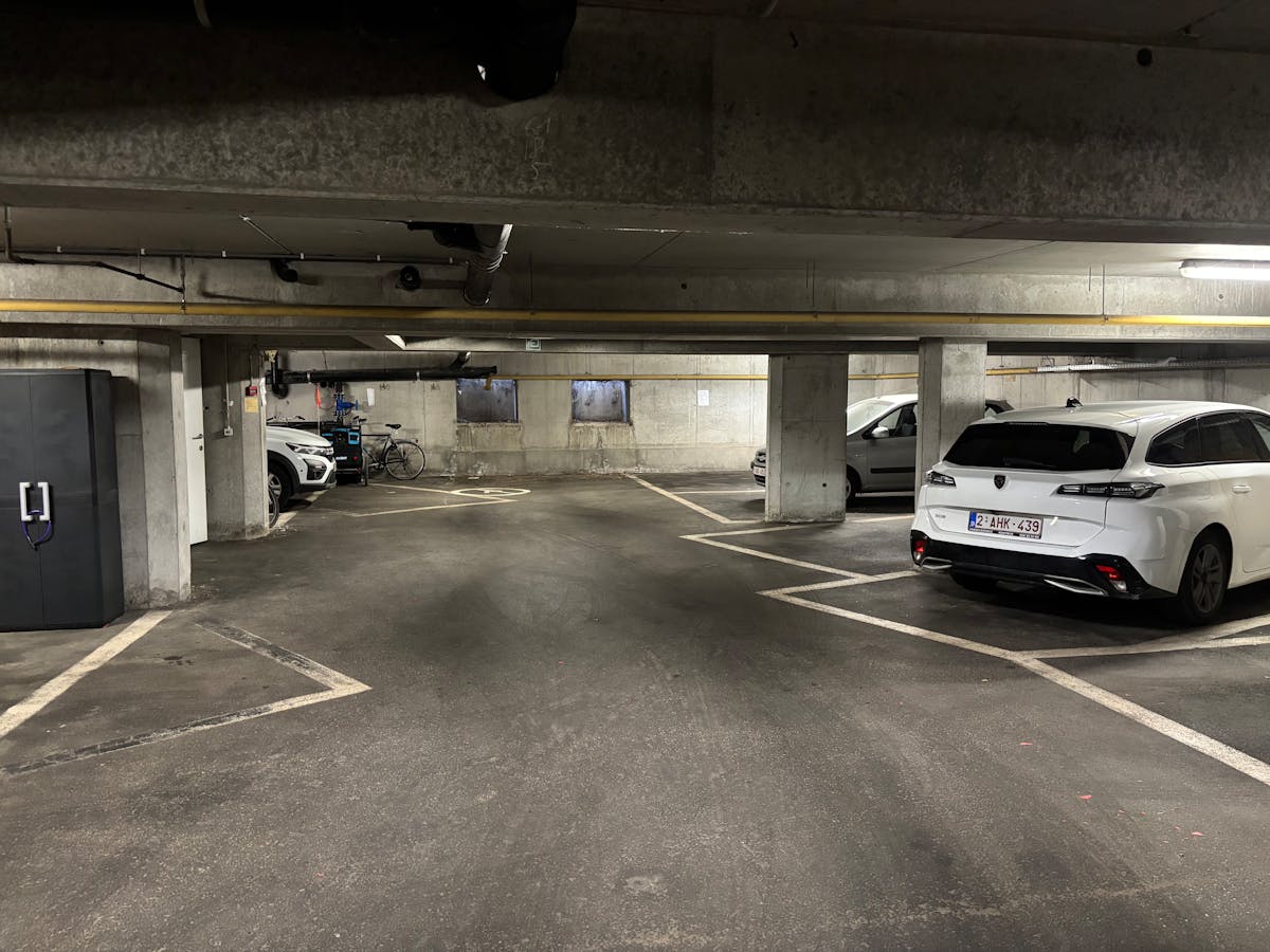 Place de parking à louer à deux pas du centre de Courtrai ! - photo 2